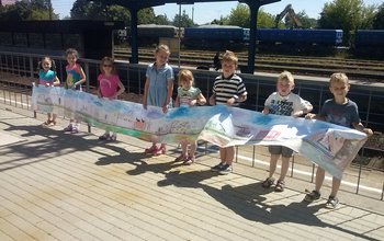 Milena, Iza, Zosia, Ania, Agata, Bartek, Filip i Daniel z gotową pracą pt.  (photo)