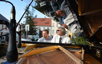  (photo)