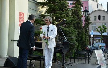  (photo)