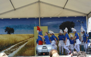  (photo)