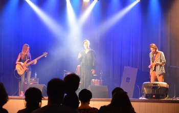  (photo)