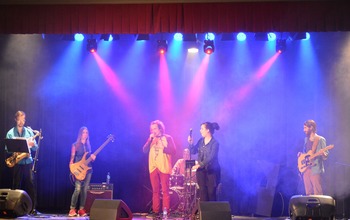  (photo)
