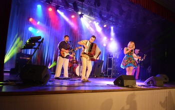  (photo)