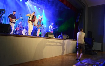  (photo)