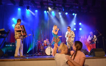  (photo)