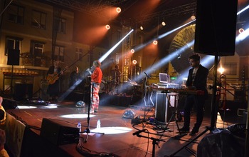  (photo)