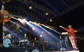  (photo)