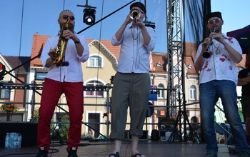  (photo)