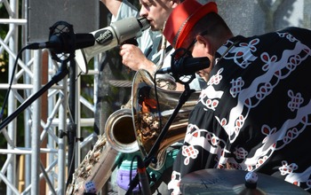  (photo)