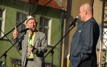  (photo)