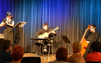  (photo)