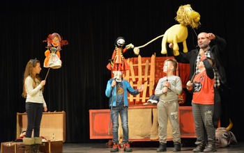  (photo)