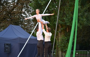  (photo)