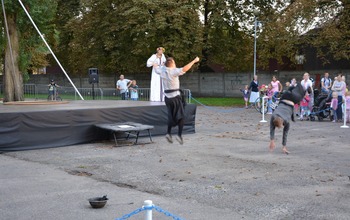  (photo)