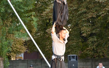  (photo)