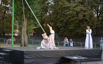 (photo)