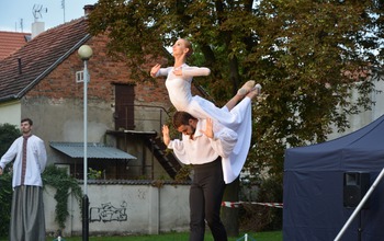  (photo)