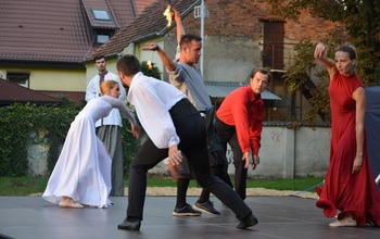  (photo)