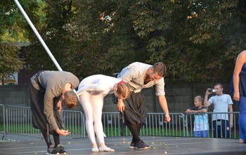  (photo)