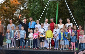  (photo)