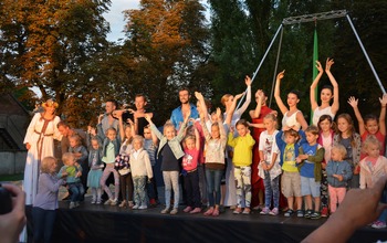  (photo)