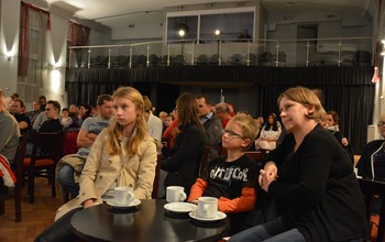  (photo)