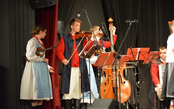  (photo)