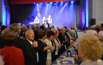  (photo)