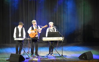  (photo)