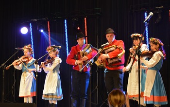  (photo)