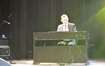  (photo)