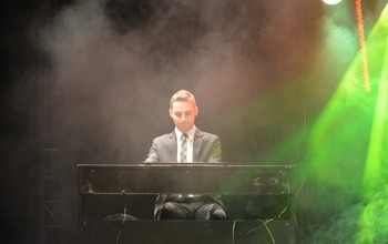  (photo)