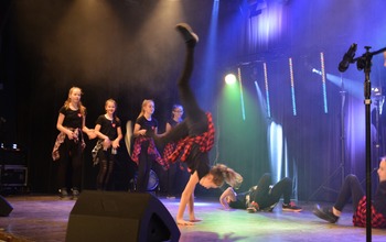  (photo)