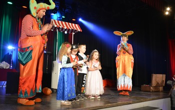  (photo)