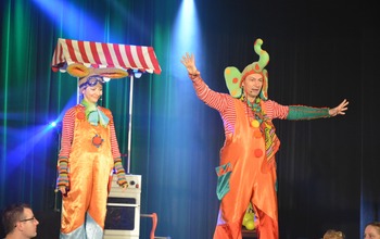  (photo)