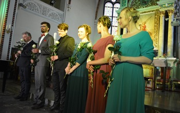  (photo)