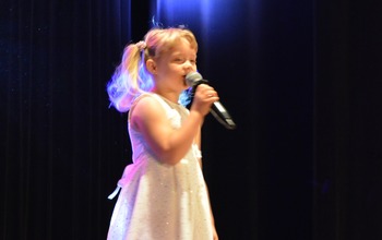  (photo)