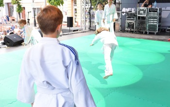  (photo)