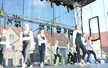  (photo)