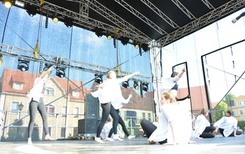  (photo)