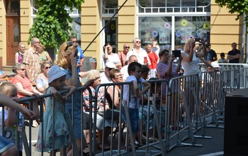  (photo)