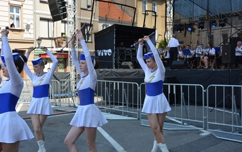  (photo)