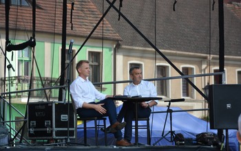  (photo)