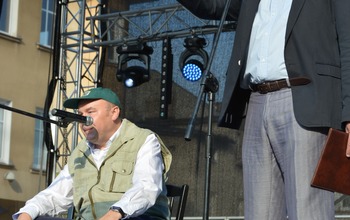  (photo)