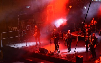  (photo)