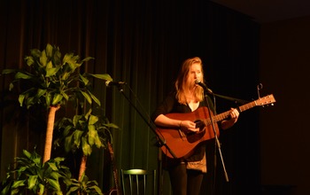  (photo)