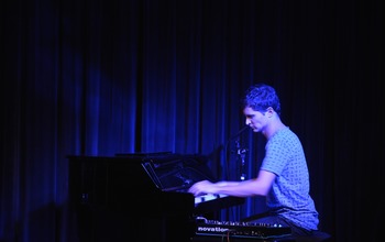  (photo)