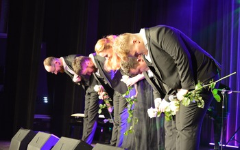  (photo)