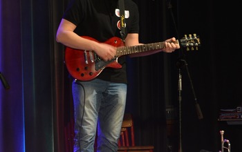  (photo)
