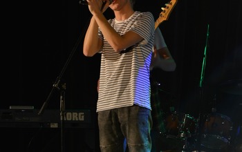  (photo)